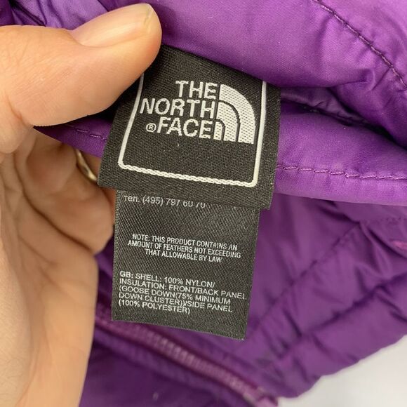 The North Face 550 Reversible Puffer Vest - Picture 5 of 9